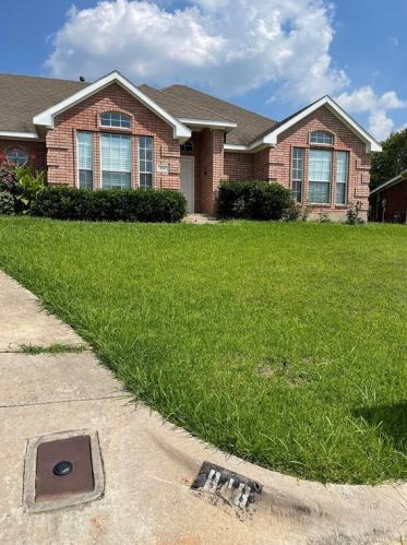 848 Lombardy Ct, Fort Worth TX  76112-1768 exterior