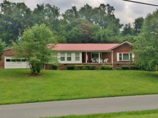 127 Riverbottom Rd, Elizabethton, TN 37643-5333