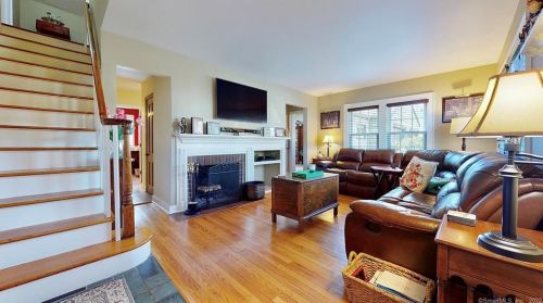 18 Regent Ter, Milford, CT 06460-4950
