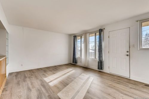 700 Cragmore St, Denver, CO 80221-3573