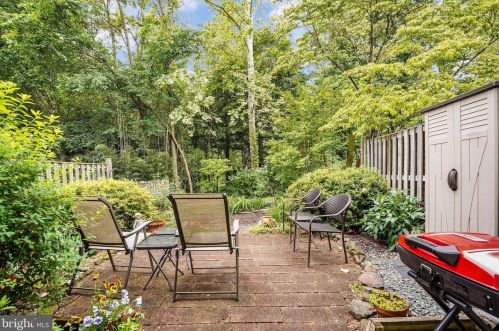 6250 Hillside Rd, Springfield, VA 22152-2229