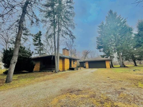 916 Fuller Rd, Gurnee, IL 60031-1832