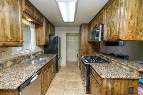 201 Hubert Dr, Modesto, CA 95354-3314