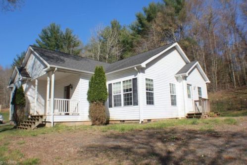 211 Live Oak Ln, Meadowcreek, VA 24333-5454