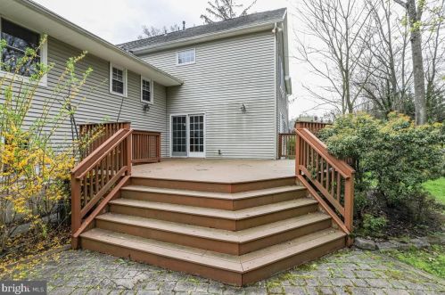 20 Harriet Dr, Princeton NJ  08540-3935 exterior