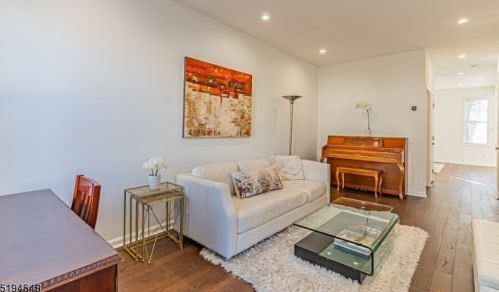 123 Cambridge Dr, Nutley, NJ 07110-3914