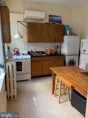 335 4th St, Philadelphia PA  19106-1102 exterior