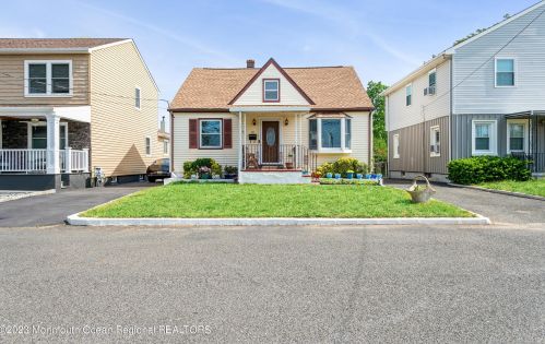 10 Joyce Pl, Hazlet, NJ 07730-1514