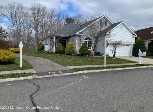 6 Baltusrol Dr, Jackson Twp, NJ 08527-3991