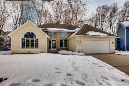 1252 Bucher Ave, Saint Paul MN  55126-8602 exterior