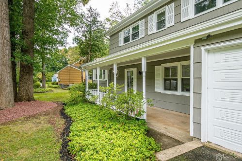 5 Jonathan Dr, Edison, NJ 08820-2235