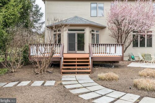 8 Tomlyn Dr, Princeton NJ  08540-4316 exterior