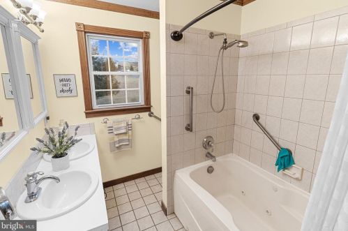 48 Calvin Unger Ln, Berkeley Springs WV 25411-5181 exterior