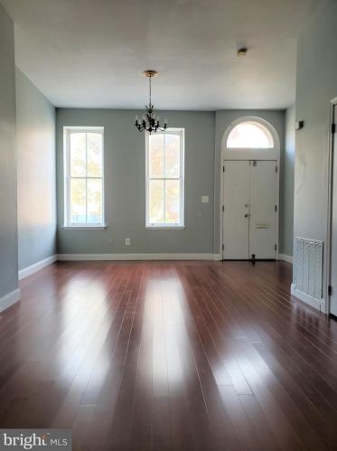 1425 18th St, Philadelphia, PA 19146-4743