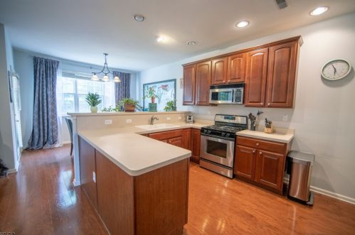 12 Scarlet Oak Dr, Princeton NJ  08540-4610 exterior