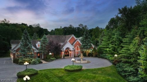 9 Conifer Dr, Warren, NJ 07059-5062