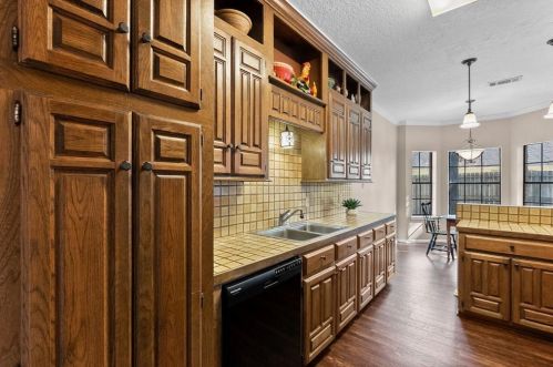 206 Deep Dl Ln, Conroe TX  77304-7208 exterior