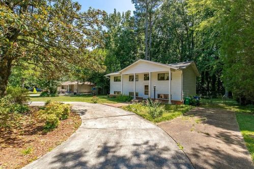 921 Creekdale Dr, Clarkston, GA 30021-1014