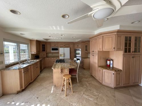 9050 La Linda Ave, Santa Ana, CA 92708-4412