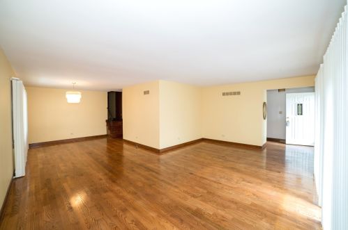 4224 Pinewood Ln, Matteson, IL 60443-1929