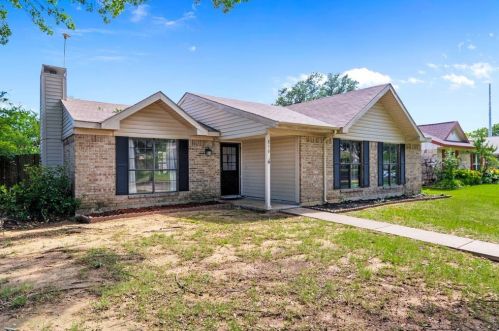 850 Meadowlark Dr, Lewisville, TX 75067-5814