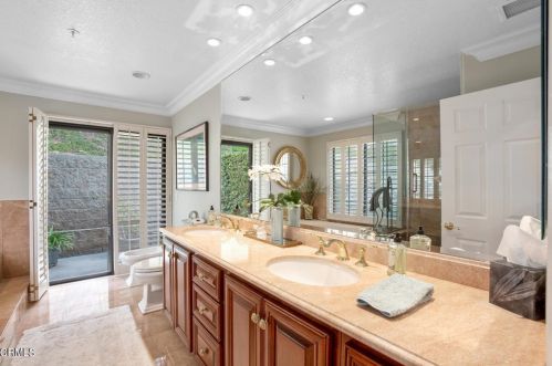2036 Montecito Dr, Glendale CA  91208-1824 exterior