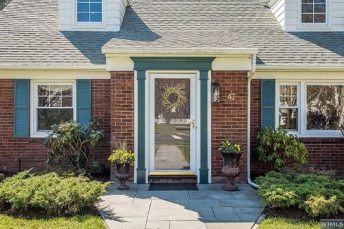 47 Hanover Pl, Ridgewood, NJ 07452-2705