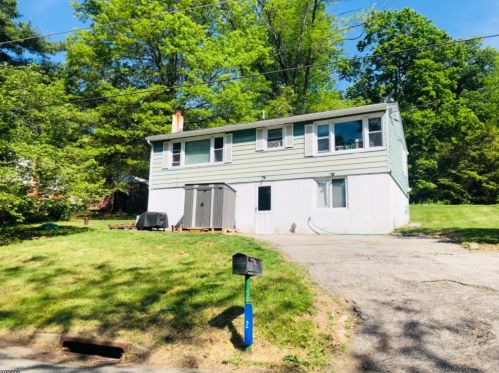 2 Partridge Rd, Wantage, NJ 07461-1427