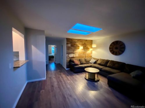 2250 Zuni St, Englewood CO  80110-1058 exterior