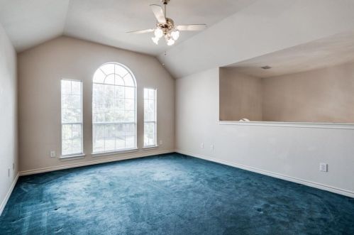 1113 Hunters Crk Dr, Carrollton TX 75007-1112 exterior