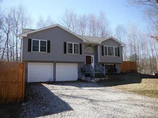 17 Marley St, Glocester, RI 02814-2347