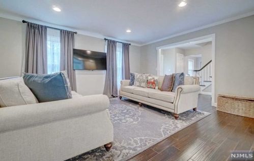 29 Sunrise Ln, Upper Saddle River, NJ 07458-1607