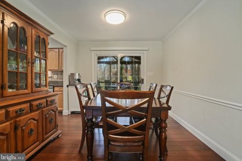 10121 Schoolhouse Woods Ct, Springfield VA  22015-2725 exterior