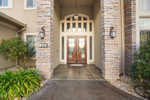 998 Canyon Dr, Modesto, CA 95351-6869