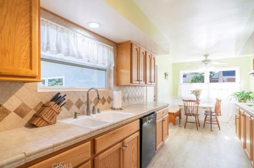 511 Century Dr, Anaheim CA  92805-2235 exterior