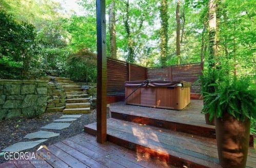 620 Colebrook Ct, Atlanta GA  30327-4710 exterior