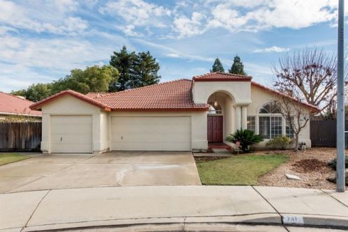 761 Phillip Ave, Clovis, CA 93611-0339
