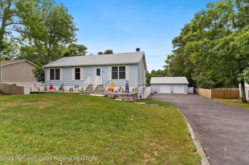 2161 Ridgeway Rd, Lakehurst, NJ 08759-4702