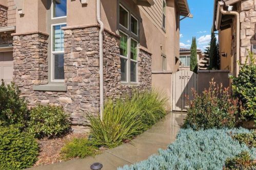 3072 Marron Rd, Carlsbad, CA 92010