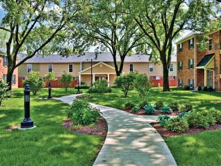 2850 Southampton Dr, Rolling Meadows IL  60008-3337 exterior