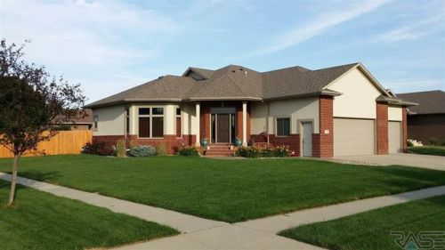 710 Prairie Ave, Tea, SD 57064-3216