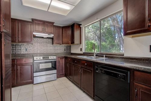 7028 Sunburst Way, Citrus Heights, CA 95621-3523