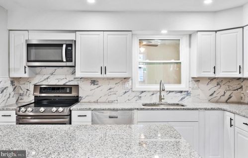 52 Fox Chase Dr, Blenheim NJ  08012-4462 exterior