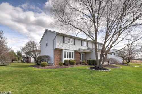 1 Stratford Pl, Flemington, NJ 08822-1896