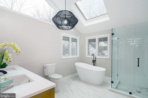 450 Elm Ave, Tavistock NJ  08033-2645 exterior