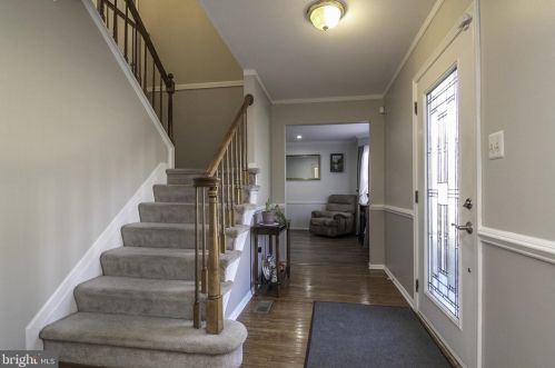 4082 Tarpon Ln, Woodbridge, VA 22193-2338