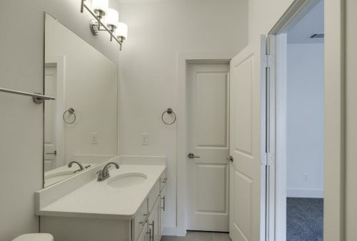 5811 Bryan Pkwy, Dallas TX 75206-8111 exterior