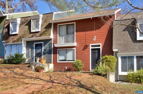 48 Woodlake Dr, Charlottesville, VA 22901-1328