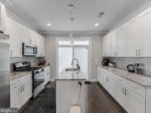 2131 10th St, Philadelphia PA 19148-5007 exterior