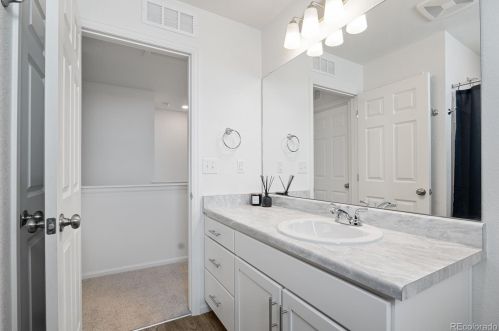 4568 Quemoy St, Aurora CO  80019-6025 exterior